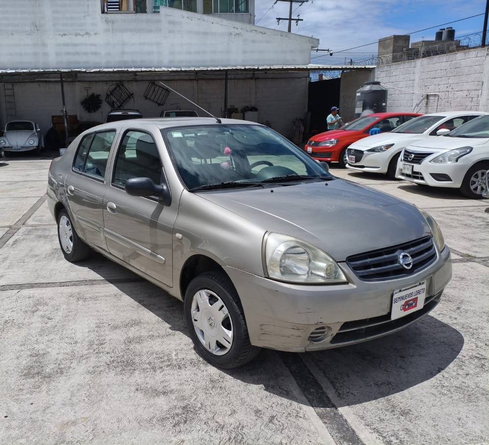 Nissan Platina 2006 · fotografía principal